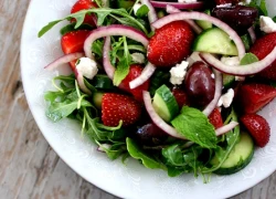 [Chế biến] - Salad dâu tây kiểu Hy Lạp