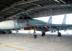 Chiến đấu cơ SU-27 bay canh gác Trường Sa