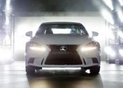 Hãng Toyota báo lỗi thêm gần 400.000 xe Lexus