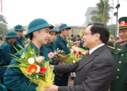 Lãnh đạo Hà Nội và Bộ Quốc phòng động viên tân binh nhập ngũ