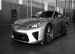 Lexus &#8216;tiễn&#8217; chiếc LFA cuối cùng bán tại Mỹ