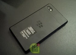 Lộ diện BlackBerry 10 Dev Alpha C: Con lai giữa Z10 và Q10