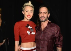 Miley Cyrus khoe eo thon trong buổi trình diễn của Marc Jacobs