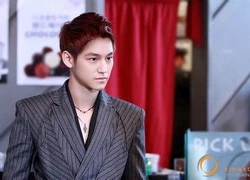 Mỹ nam tóc đỏ Kim Bum lạnh lùng đáng sợ