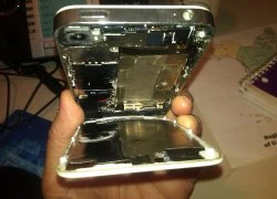 Pin iPhone 4S bị chảy, rò axit