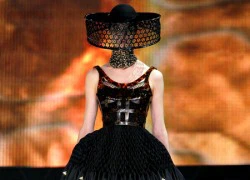 Sành điệu với BST Alexander McQueen