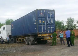 Xe container chở 25 tấn hạt nhựa &#8220;bốc hơi&#8221; như thế nào?