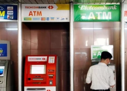 35 ngân hàng tiếp tục miễn phí rút tiền ATM nội mạng