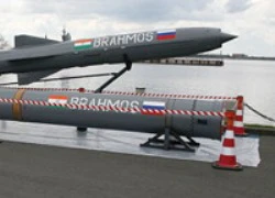 Ấn Độ phóng tên lửa BrahMos từ tàu ngầm