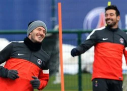 Becks cười 'tít mắt' trên sân tập