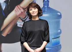 &#8220;Biểu tượng gợi cảm&#8221; Kim Hye Soo cúi đầu xin lỗi vì đạo luận văn