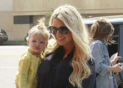 Con gái Jessica Simpson tóc vàng rực giống mẹ