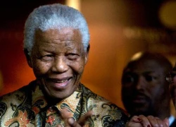 Cựu Tổng thống Nam Phi Nelson Mandela nhập viện