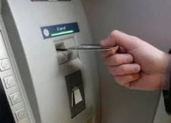 Hà Nội: Thiếu nữ bị cướp khi vừa rút tiền ở cây ATM