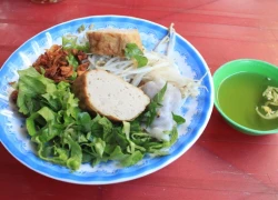 Hàng bánh cuốn ngon trong hẻm nhỏ