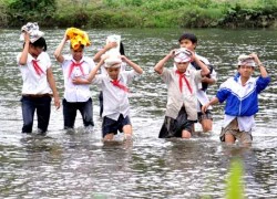 Học sinh 'làng đu dây' sẽ qua sông miễn phí