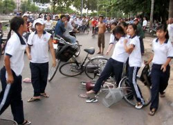 Học trò nghiên cứu về bạo lực học đường