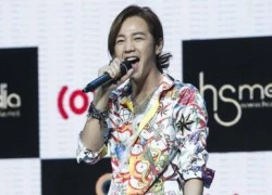 Jang Geun Suk diện quần rách te tua lên sân khấu