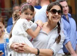 Katie Holmes không muốn Suri đóng quảng cáo