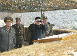 Kim Jong-un giám sát máy bay không người lái "siêu chính xác" tập trận