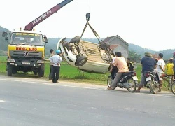 Lái xe buồn ngủ, "xế hộp" lao xuống ruộng lúa