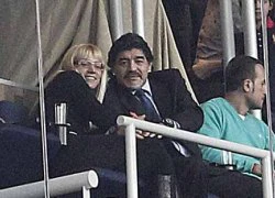 Maradona đưa bồ đi gặp C. Ronaldo