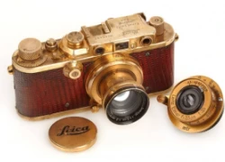 Máy ảnh Leica III mạ vàng được đem ra đấu giá