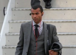 Mượn danh Ashley Cole cướp 2 triệu bảng