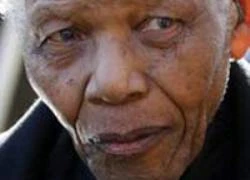 Nelson Mandela lại nhập viện vì bệnh phổi