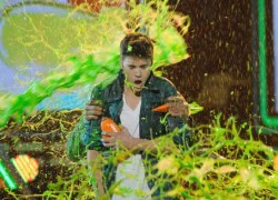 Nhiều scandal, Justin Bieber vẫn ẵm giải Kid's Choice Awards