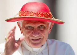 Những khoảnh khắc thời trang nhất của Giáo hoàng Benedict XVI