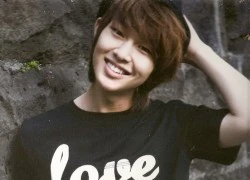 Onew (SHINee) bị chỉ trích vì giơ "ngón tay thối"