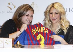 Shakira tranh thủ &#8220;lấy lòng&#8221; fan Barca