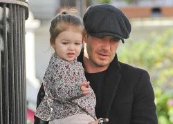 Beckham 'quấn' con gái ngay khi về Anh