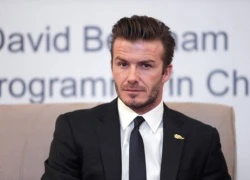 Bị báo chí &#8216;ném đá&#8217;, Beckham chi tiền làm từ thiện