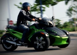 Can-Am Spyder RS-S - 'gã khổng lồ' trên phố Việt Nam