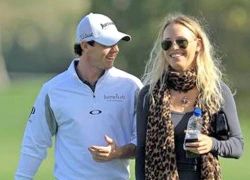 Caroline Wozniacky làm caddie cho Rory McIlroy: Hy sinh vì tình