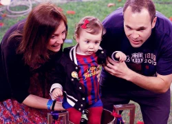 Iniesta khoe ảnh dễ thương mừng sinh nhật con