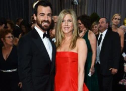 Jennifer Aniston hoãn đám cưới