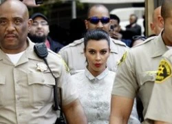 Kim Kardashian tức giận rời toà vì chồng cũ vắng mặt