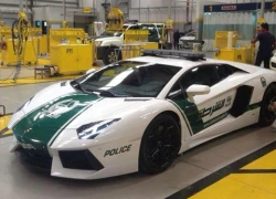 Lamborghini Aventador gắn mác xe cảnh sát Dubai