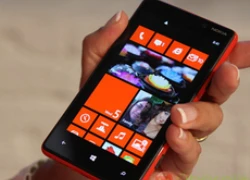 Lumia 920 có thể mở màn hình mà không cần dùng phím cứng