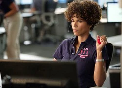 'Miêu nữ' Halle Berry trực tổng đài 911