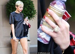 Miley Cyrus lại đeo nhẫn đính hôn trước tin đồn chia tay