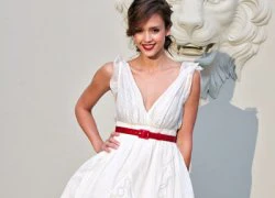 Mix đồ lôi cuốn như Jessica Alba