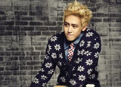 Nichkhun (2PM) xin lỗi fan trong nước mắt