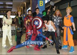 Super Junior "cosplay" thành "siêu anh hùng" giữa sân bay