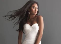 Váy ren cổ điển từ Allure Bridals