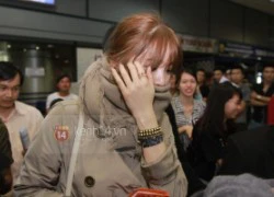 Yoon Eun Hye che nửa mặt, thân thiện chào fan Việt