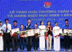 100 học sinh nhận giải thưởng Trần Văn Ơn